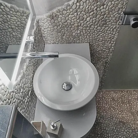 Village Apartment *
